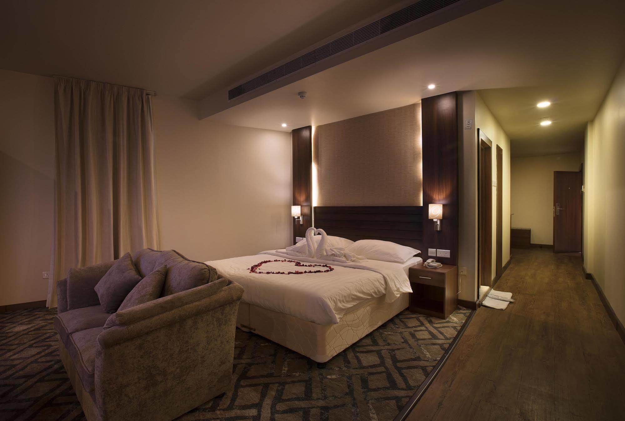 Lily Hotel Suite Mubarraz Al-Hofuf Buitenkant foto