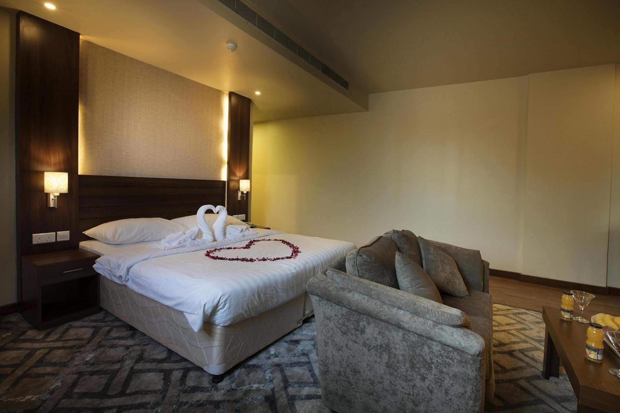 Lily Hotel Suite Mubarraz Al-Hofuf Buitenkant foto